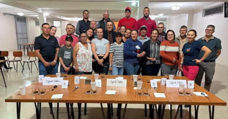 Tablón de El Guarco impulsa la primera marca colectiva de café del país