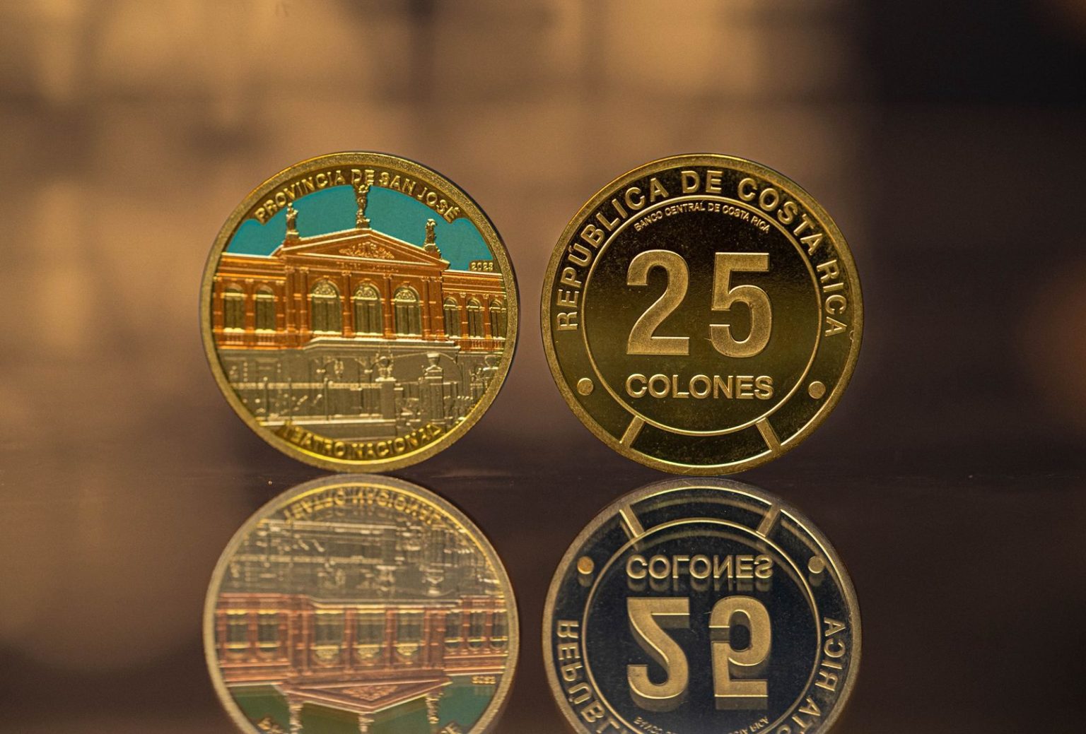 Imagen principal del artículo: Última moneda de la colección de 25 colones a la venta: Ejemplar destaca al Teatro Nacional