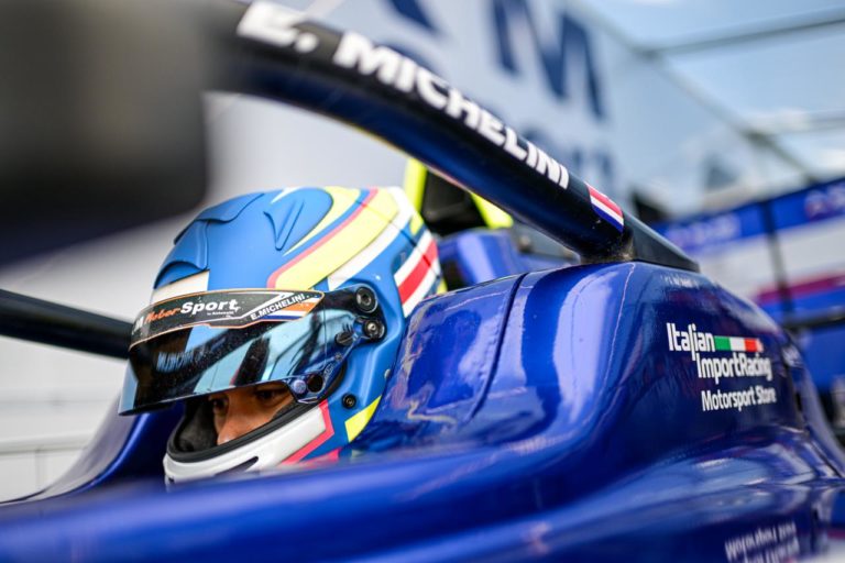 Piloto costarricense Evan Michelini gana rodaje en la Fórmula 4 Italiana