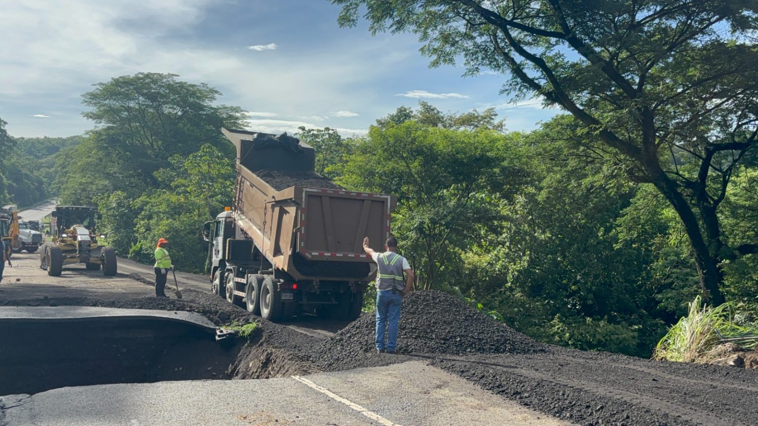 Imagen principal del artículo: Ruta 27 tendrá paso regulado para vehículos livianos en el sector del hundimiento