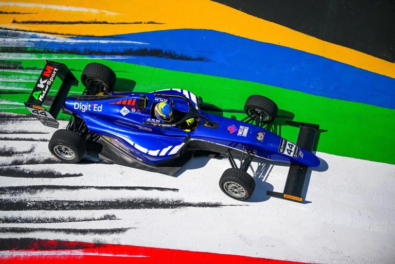 Piloto tico Evan Michelini enfrentará el Templo de la Velocidad en la Fórmula 4