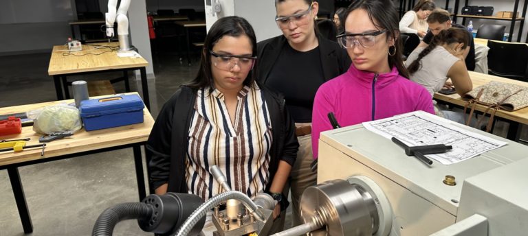 Campamento internacional “Patrones Hermosos” llegará al país para acercar a mujeres jóvenes a carreras STEM