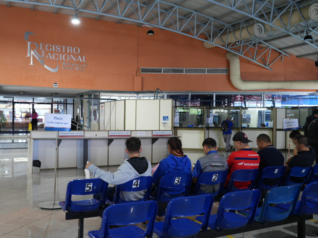 Registro Nacional suspenderá temporalmente los trámites de placas vehiculares