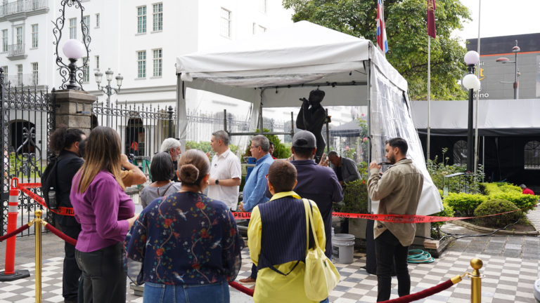 Escultura "La Flautista" recibe proceso especializado de conservación en el Teatro Nacional