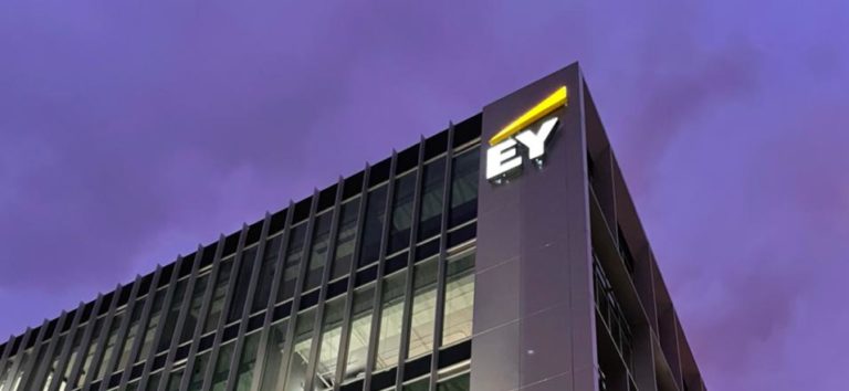 EY abre más de 110 plazas para ampliar sus servicios empresariales en la región