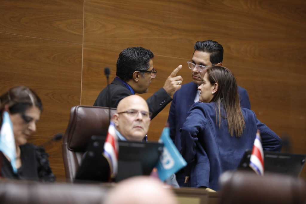Chavismo revive proyecto de jornadas de 12 horas y paraliza plenario desde este martes