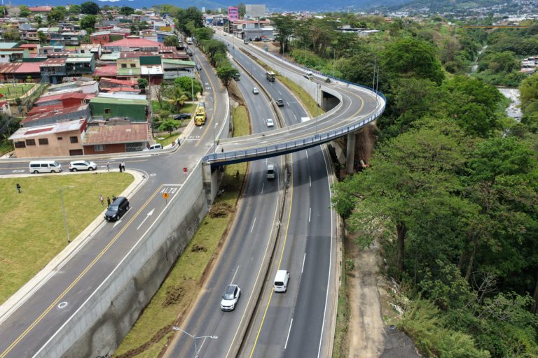 MOPT elimina últimos semáforos de Circunvalación tras abrir paso elevado entre Hatillos 7 y 8