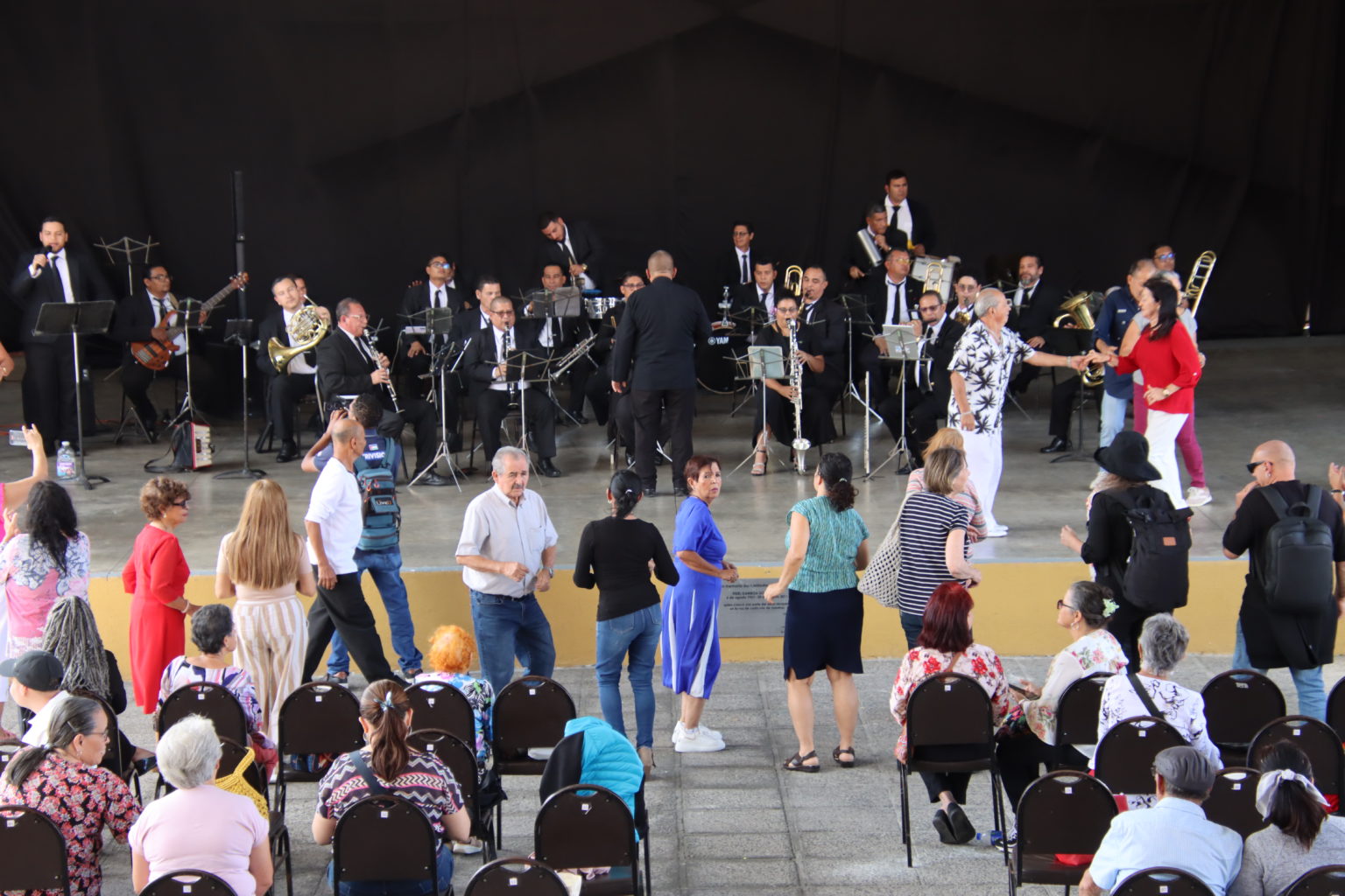 Imagen principal del artículo: MCJ realizará edición especial de "Jueves de Bailongo" dedicada a personas adultas mayores y padres de familia