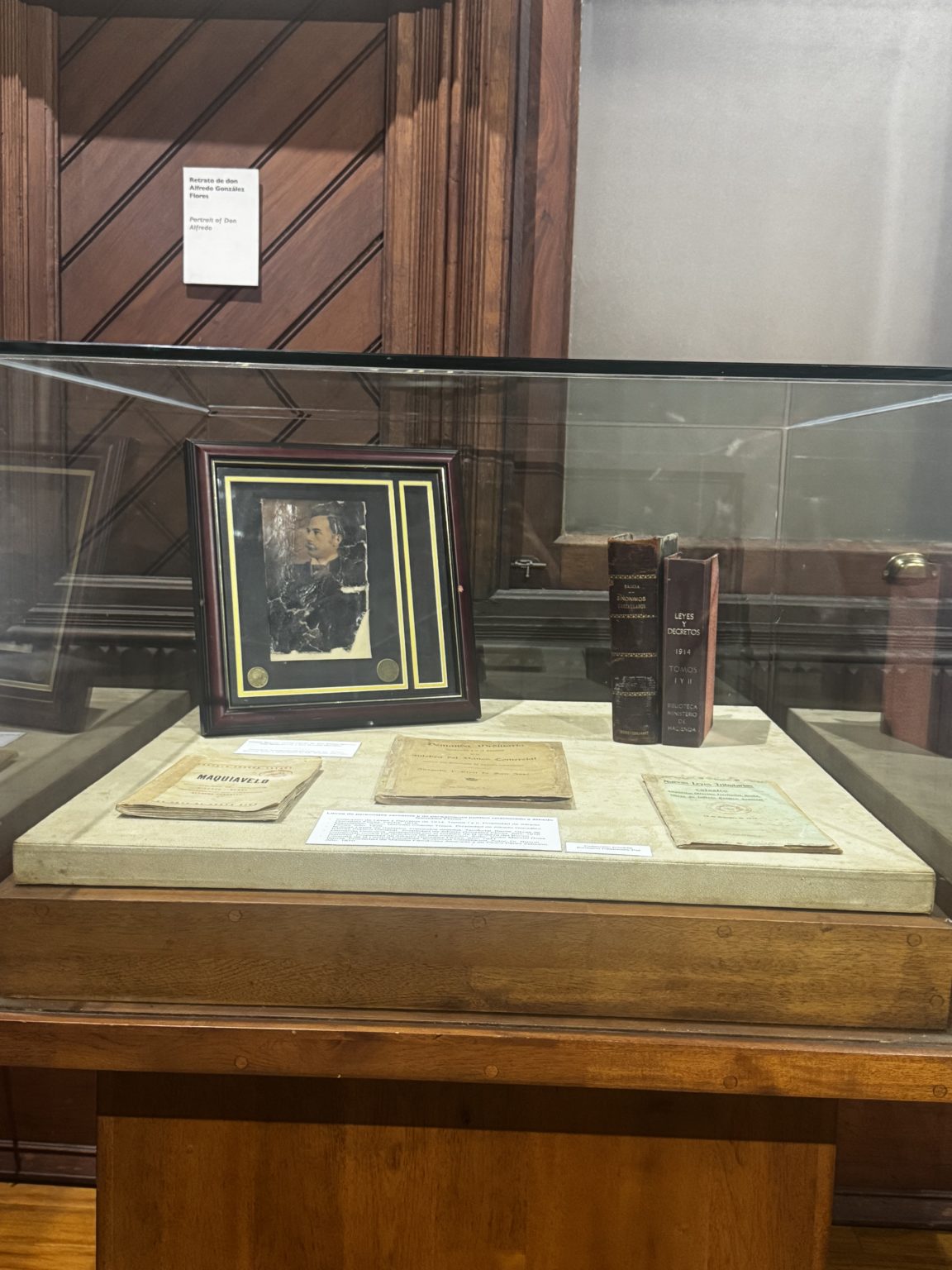Imagen principal del artículo: Heredia inaugura exposición permanente con libros subrayados y pensados por líderes políticos