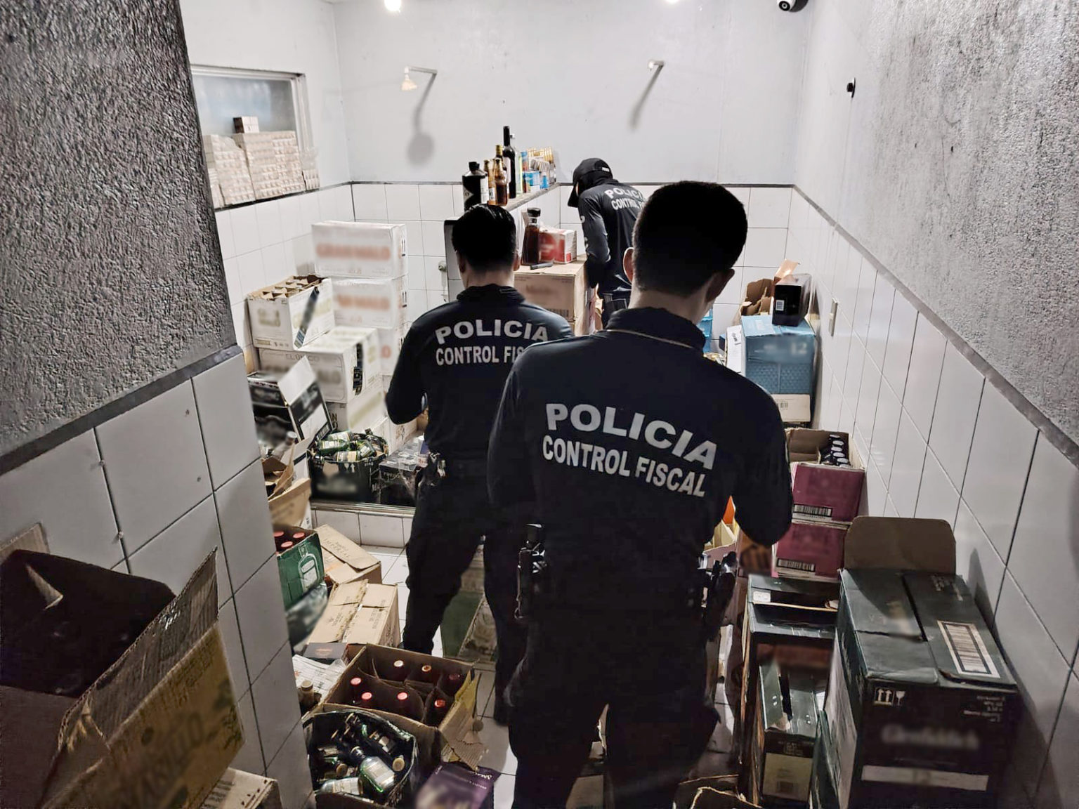Imagen principal del artículo: Hacienda decomisó cerca de 65 mil unidades de licor