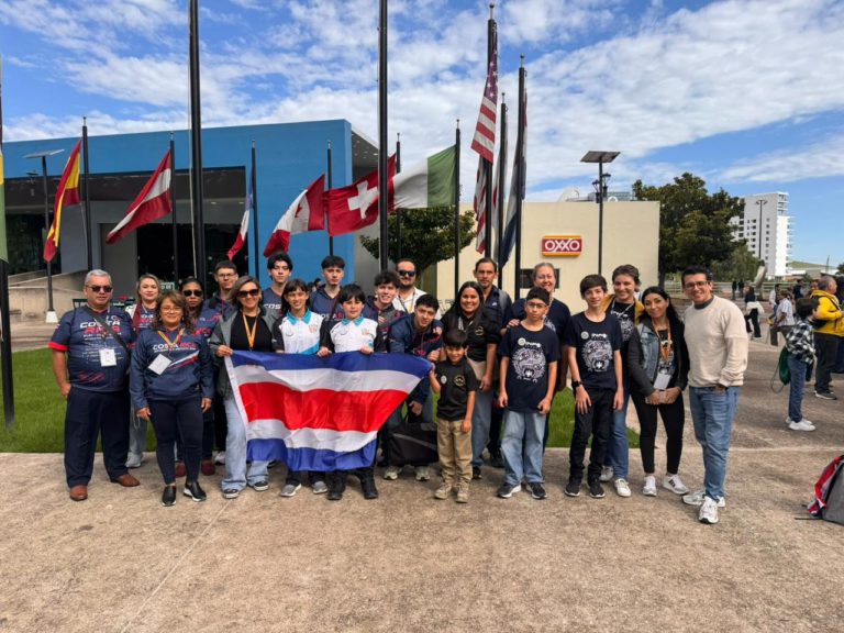 Estudiantes costarricenses obtienen dos medallas de oro en "Infomatrix Iberoamérica 2026"
