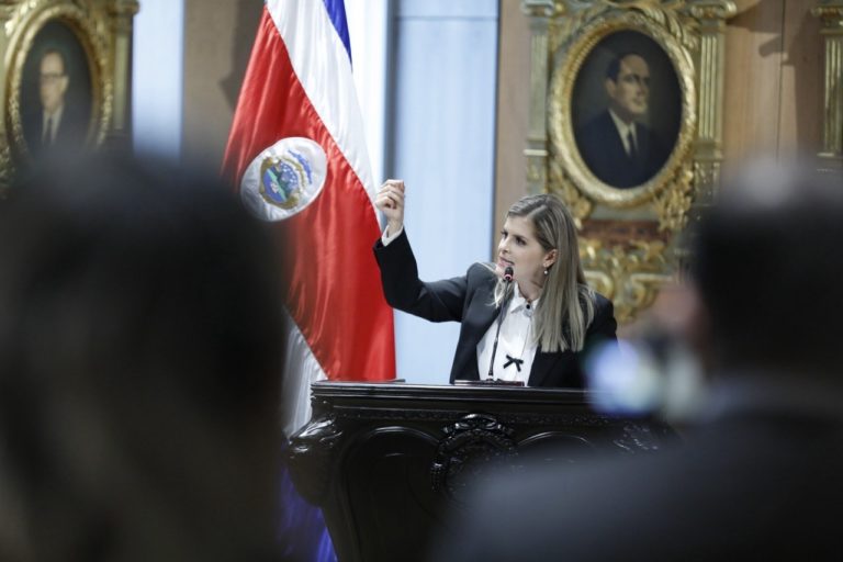 Una aclaración muy necesaria para la presidenta Laura Fernández