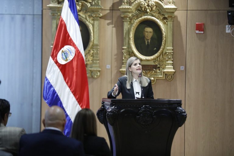 Laura Fernández presenta seis proyectos de seguridad al Congreso: esto hace cada uno de ellos