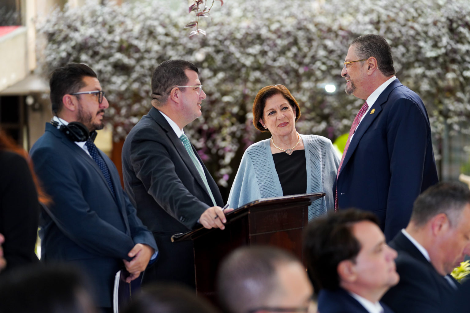 Imagen principal del artículo: Cisneros acusa "sacada de clavo" por alerta migratoria y reta a Fiscalía a notificarla en Presidencia