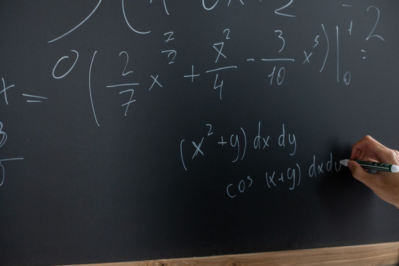 Imagen principal del artículo: Universidad Latina abrirá cursos gratuitos de matemáticas para pruebas estandarizadas