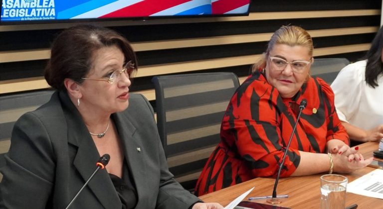 Asamblea Nacional de Pueblo Soberano dejó gritos, reclamos y ¿un intento de bastonazo?