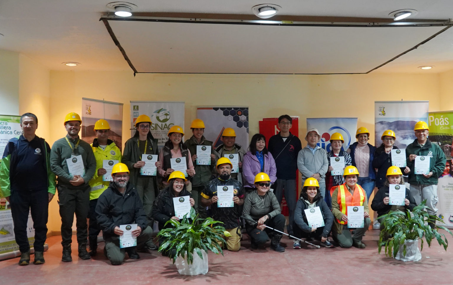 Imagen principal del artículo: Costa Rica gradúa segunda generación del programa "Meisters de los Volcanes" para fortalecer gestión del riesgo