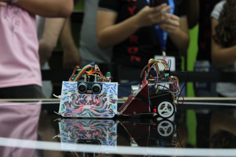 Más de 200 estudiantes participaron en torneo nacional de robótica en Grecia