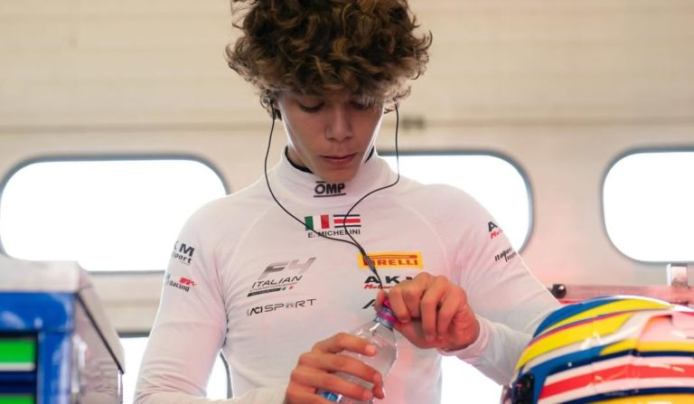 Evan Michelini remonta en Monza pese a complicaciones de salud
