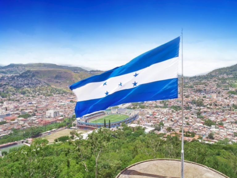 Ticos con visa de EE.UU. o Canadá ya no deberán presentar hoja de delincuencia para ingresar a Honduras