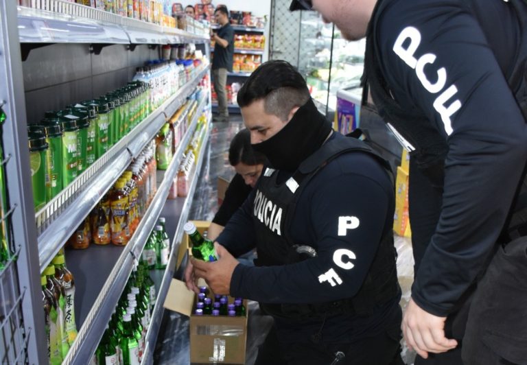 Salud y Hacienda decomisaron más de 60 mil productos en el Barrio Chino