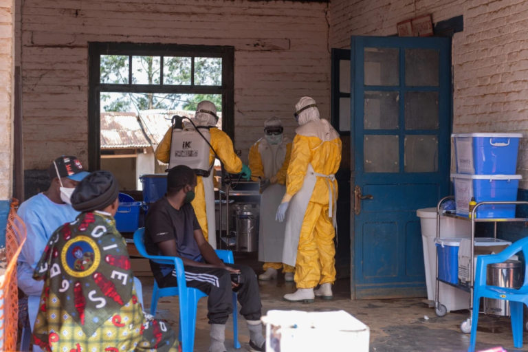 Aumentan a más de 100 los muertos por brote de ébola en República Democrática del Congo
