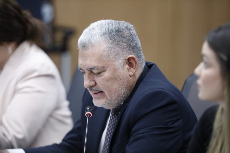 "No voy a tolerar afirmaciones de genocida a ningún grupo" durante discusión de TLC con Israel, anuncia José Miguel Villalobos