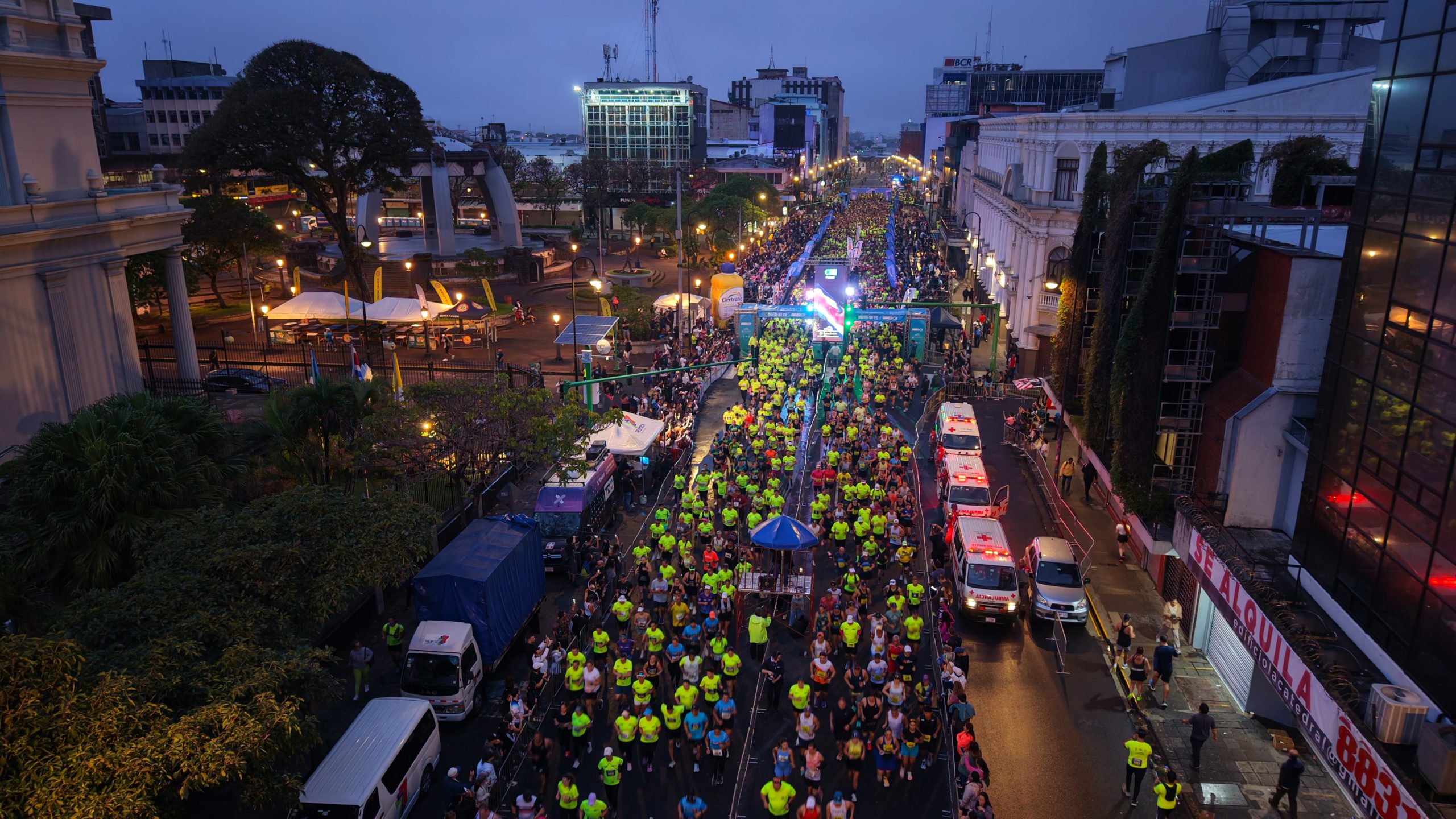 Imagen principal del artículo: Maratón San José reunió a más de 5000 atletas y estrenó récord en los 42 km masculinos