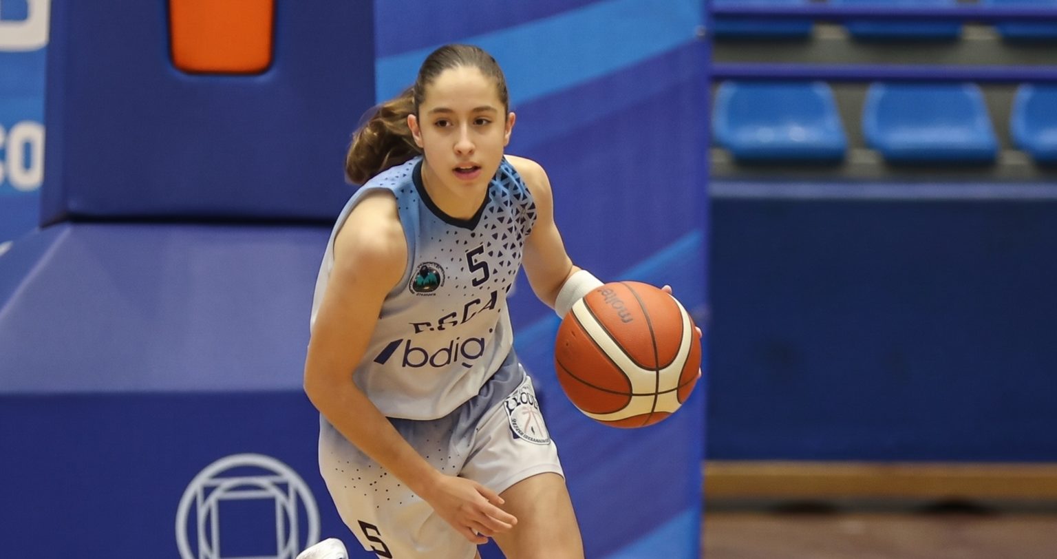 Imagen principal del artículo: Basquetbolista tica Sofía Chavarría fue reclutada por una de las academias más prestigiosas del mundo