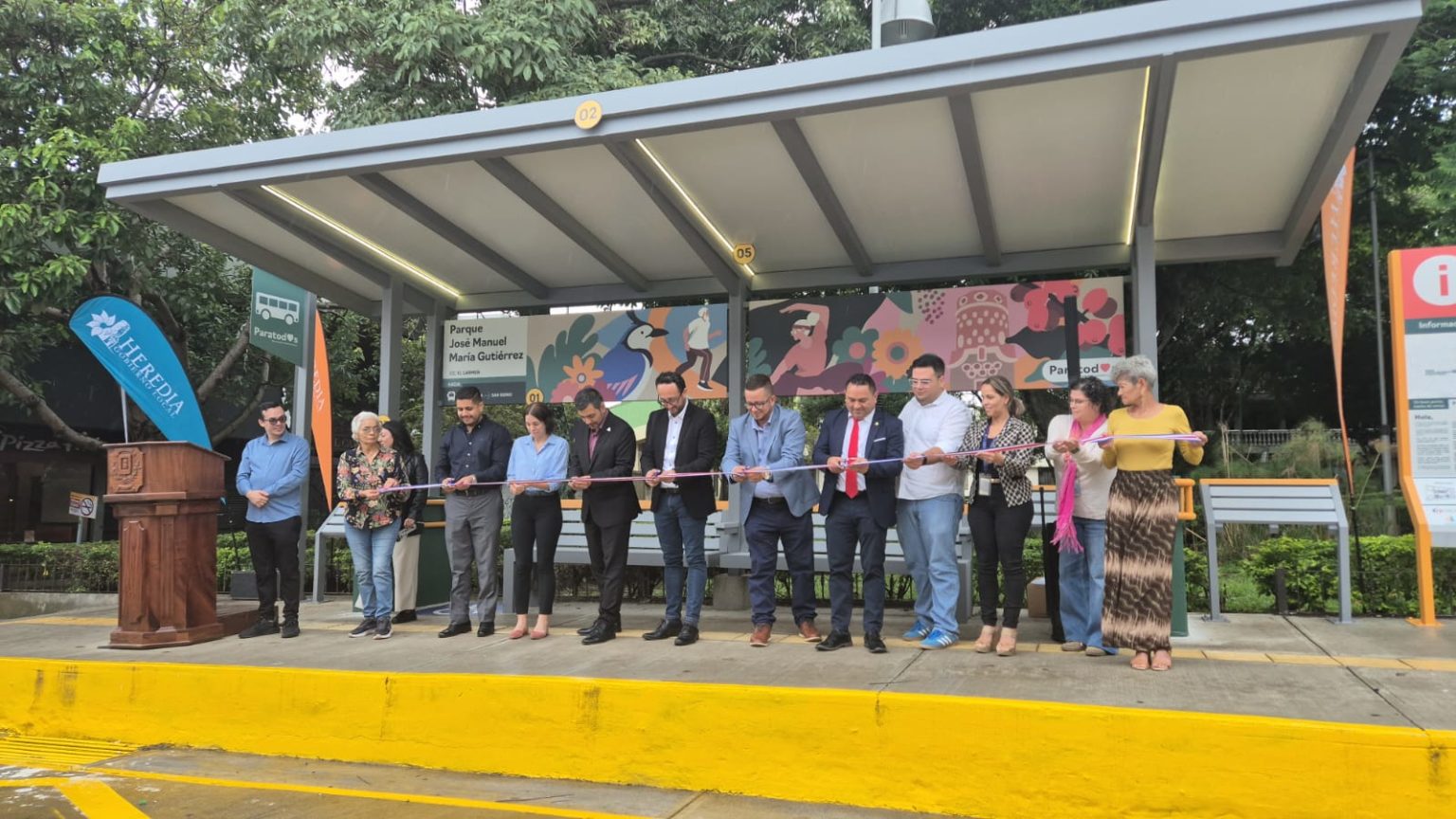 Imagen principal del artículo: Heredia renueva siete paradas de autobús con infraestructura accesible para beneficiar a 65.000 personas usuarias