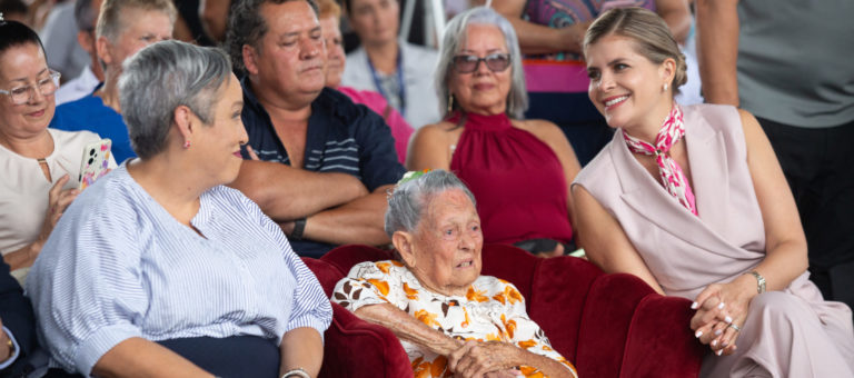 Conmemoran 76 años del primer voto femenino con homenaje a una de sus protagonistas