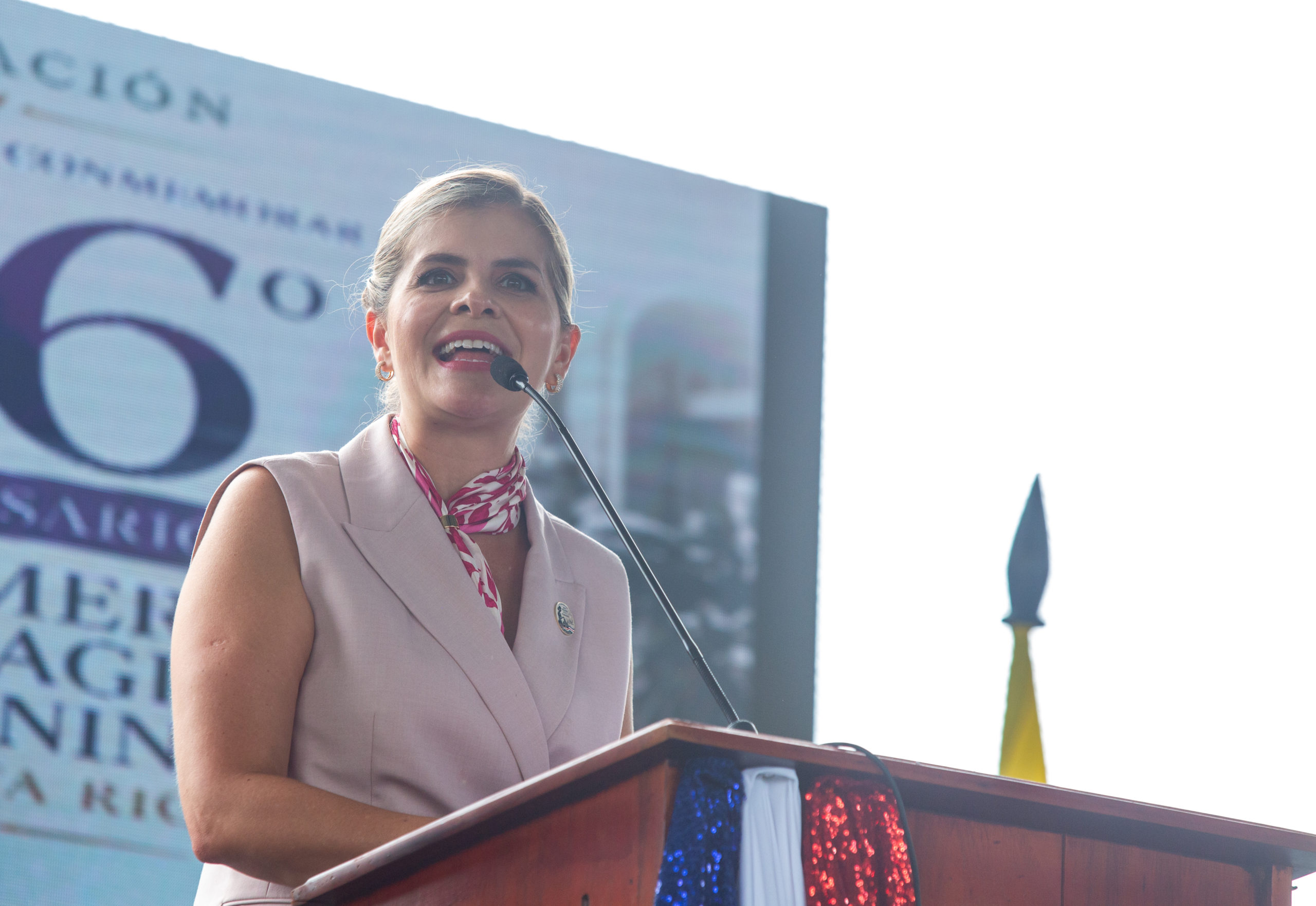 Imagen principal del artículo: Cien días y otros cuentos de la política nacional