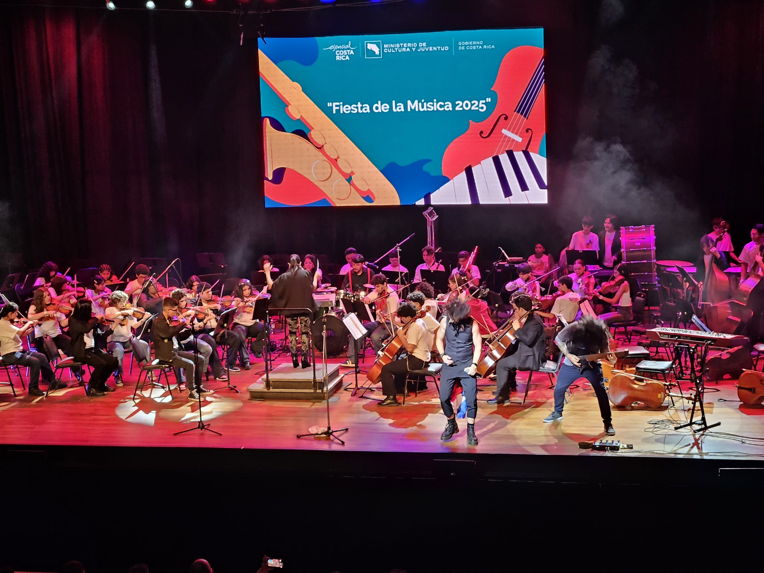 Imagen principal del artículo: Fundación SIFAIS realizará concierto benéfico con Debi Nova, Gandhi, Malpaís y más de 150 músicos de su orquesta