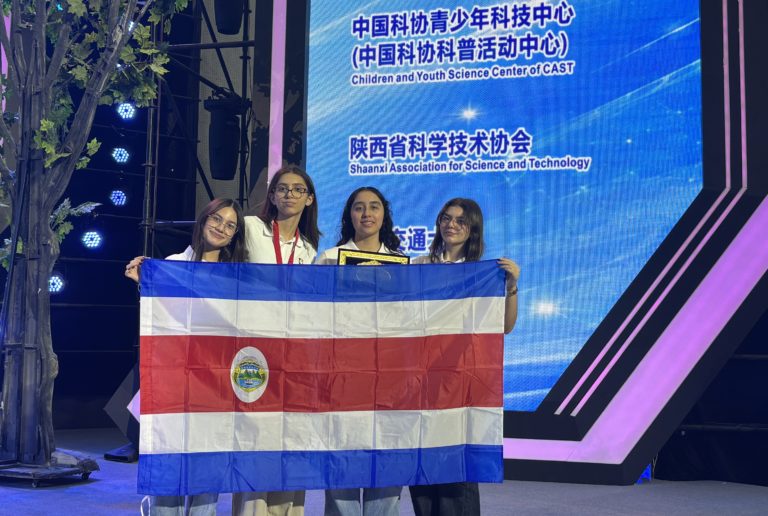 Cuatro estudiantes costarricenses obtienen reconocimiento internacional en competencia científica realizada en China