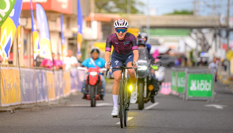 Ciclista tica Pamela Venegas revalida su título en la Vuelta Máster Femenina