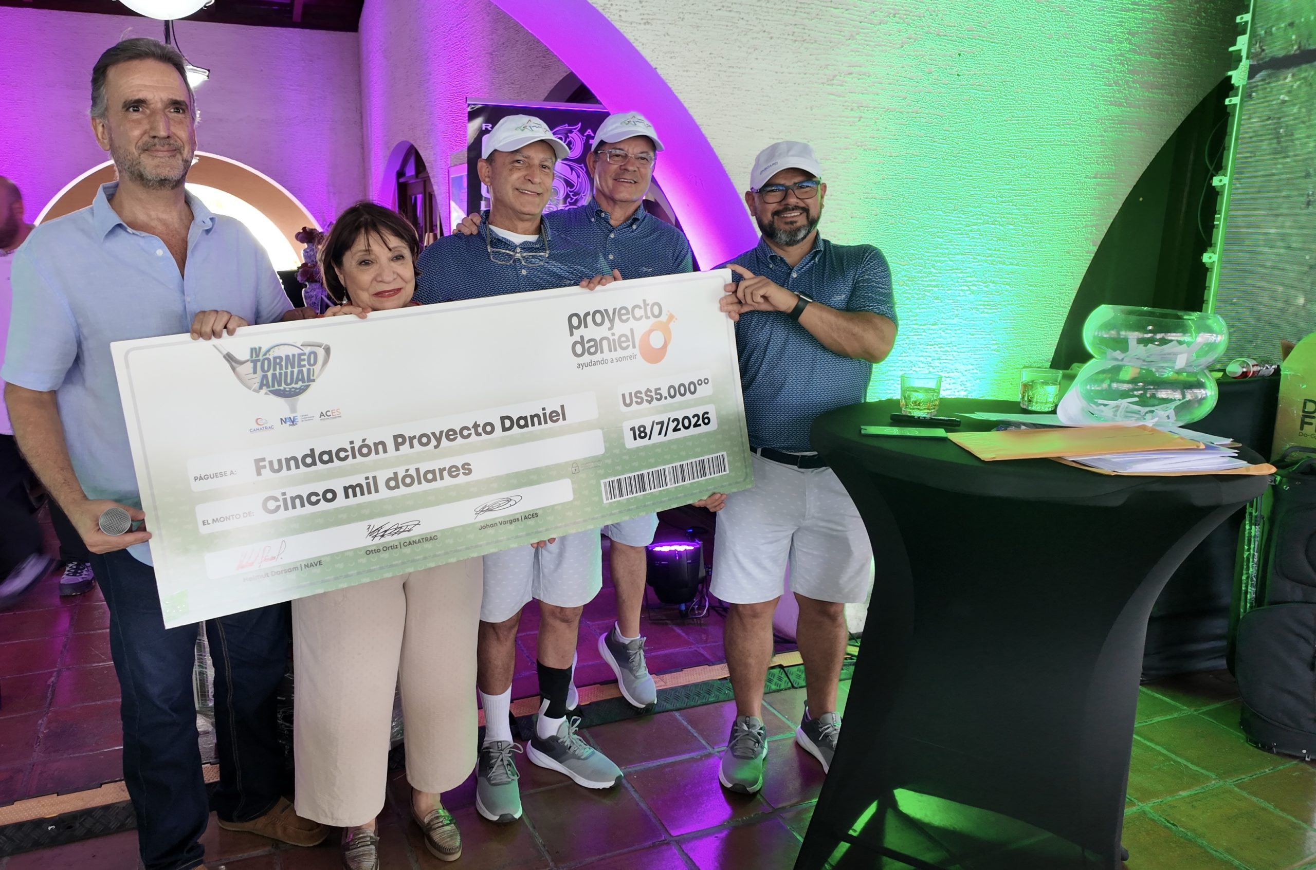 Imagen principal del artículo: Torneo de golf recauda $5.000 para jóvenes diagnosticados con cáncer