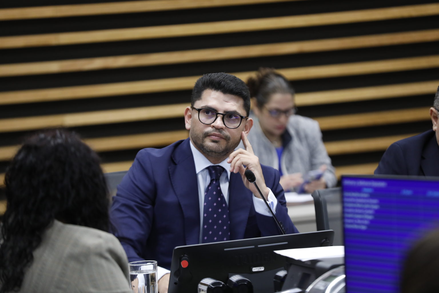 Imagen principal del artículo: Diputado oficialista presentó nuevo proyecto para autorizar patrocinio de licor en el deporte