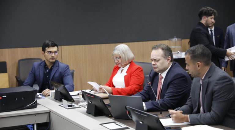Diputado oficialista propone investigar uso de recursos del FEES en universidades públicas
