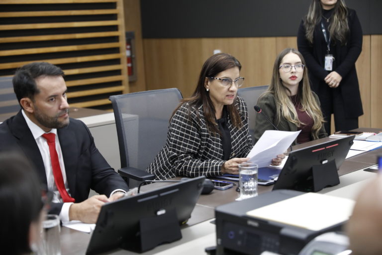 Diputada oficialista propone permitir que personal judicial traslade sus cotizaciones al IVM