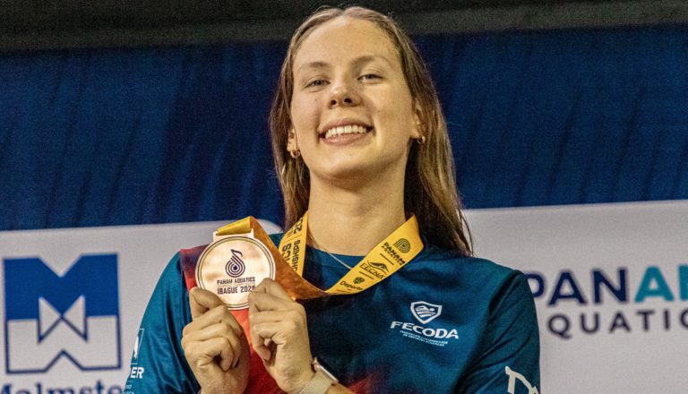 Nadadora tica Micaela Mazzari rompe récord nacional absoluto en Colombia