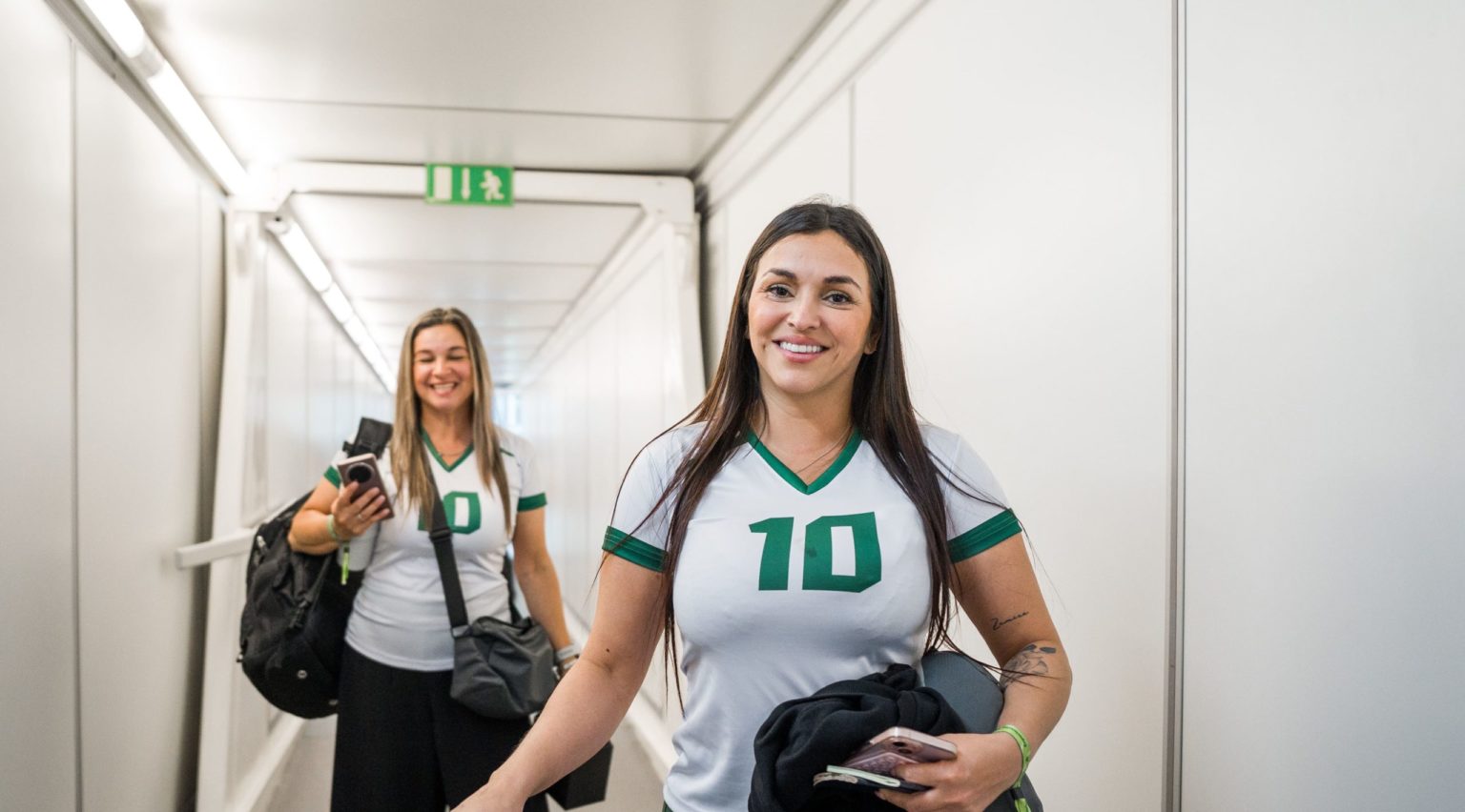 Imagen principal del artículo: Grupo Promerica lleva a sus clientes a Dallas en el segundo vuelo privado de Experiencias Promerica para vivir la Copa Mundial de la FIFA 2026™, gracias a Visa