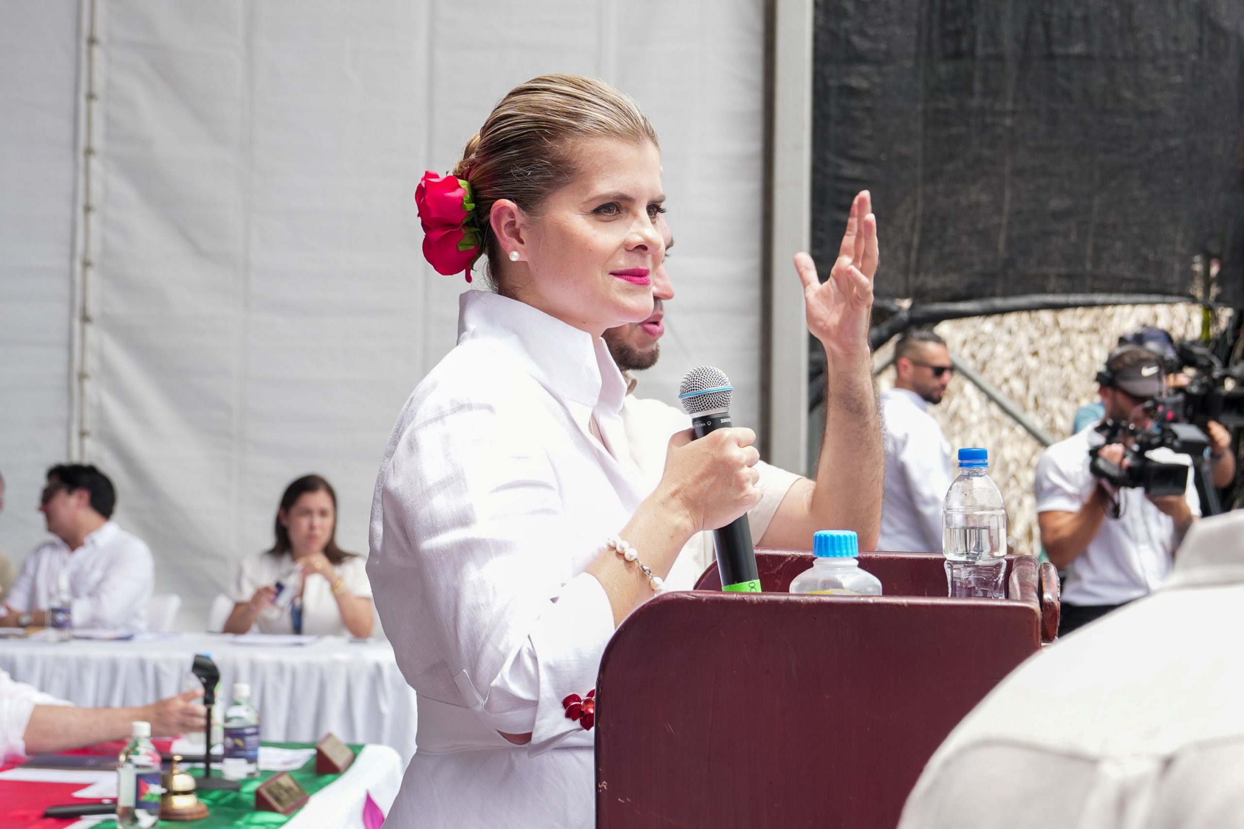 Laura Fernández descarta referéndum inmediato, prepara nueva reforma eléctrica y cuestiona duramente a la oposición