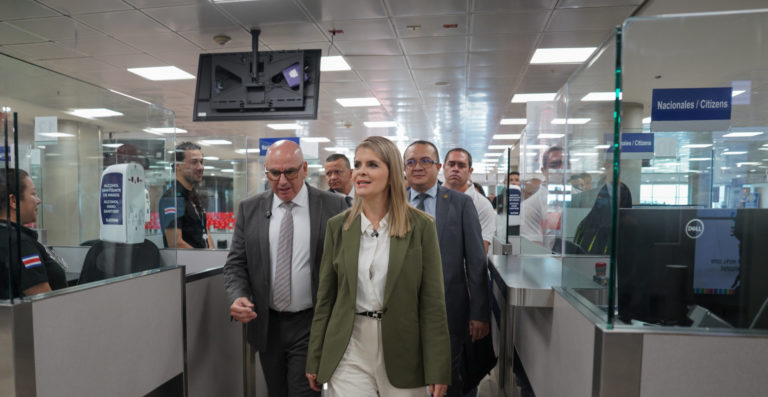 Gobierno devuelve presencia permanente de la PCD al aeropuerto Juan Santamaría