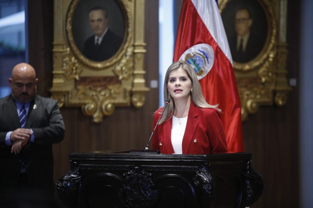 Laura Fernández viajará a El Salvador para reunirse con Bukele y visitar megacárcel