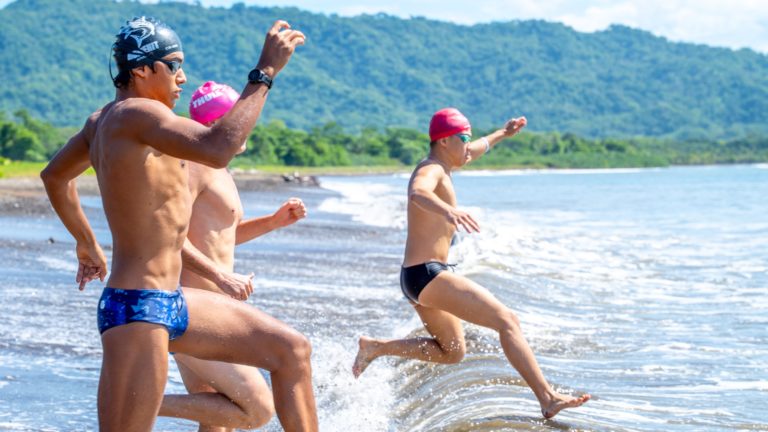 Bahía Tambor albergará por primera vez una fecha del Circuito de Aguas Abiertas