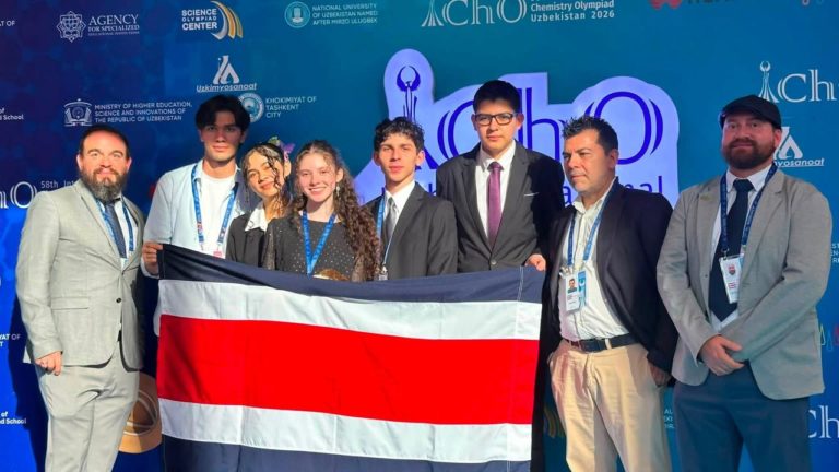 Jóvenes costarricenses obtienen bronce y dos menciones en Olimpiada Internacional de Química