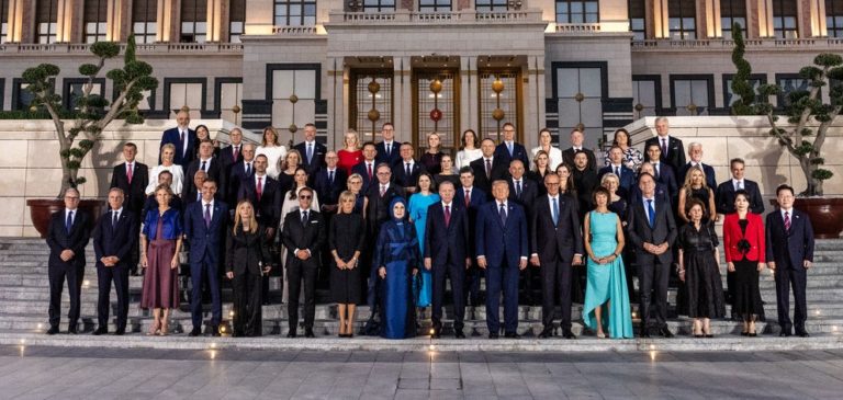 Trump tensa la cumbre de la OTAN con ataques a sus aliados