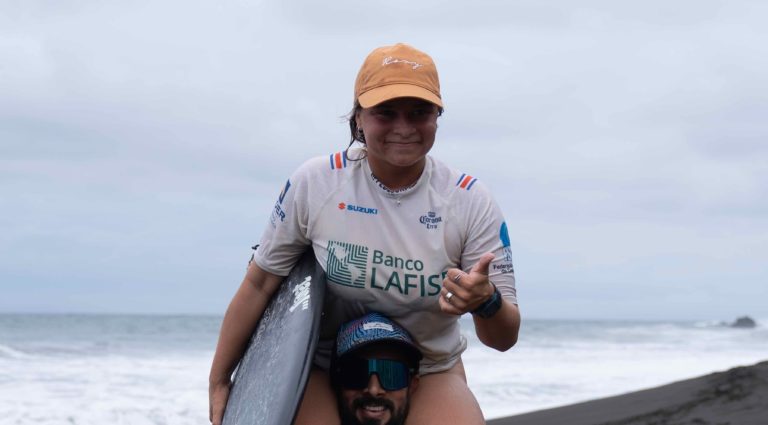 Rachel Agüero, de 20 años, se proclama bicampeona nacional de surf