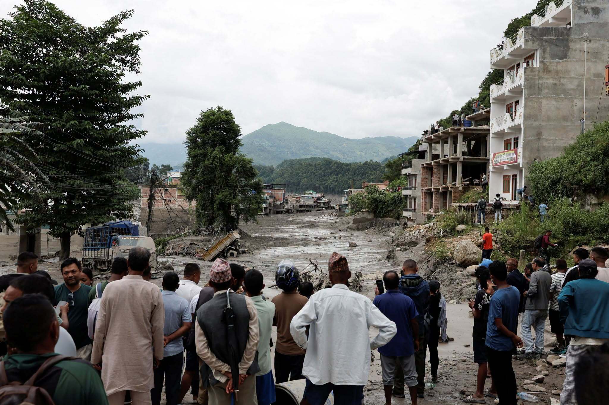 Imagen principal del artículo: Catastrófica avalancha arrasa frontera entre Nepal y China; hay centenares de muertos y desaparecidos