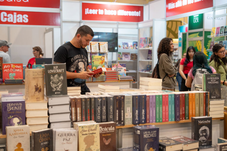 Ganadores de premios nacionales y referentes de la literatura guatemalteca participarán en la FILCR 2026